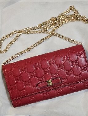 Gucci Embossed Interlocking Logo Red Wallet With COA